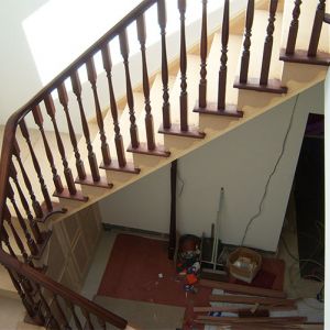 Photo 041 - Handrail and Stairs