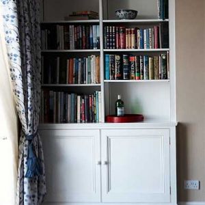 Photo 084 - Bookcase