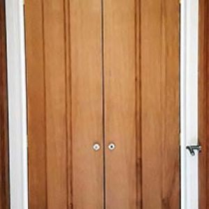 Photo 095 - Hallway Wardrobe