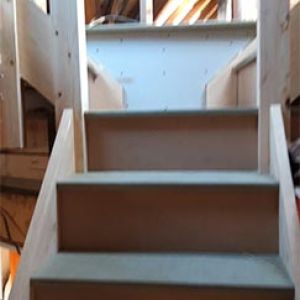 Photo 102 - Split Staircase